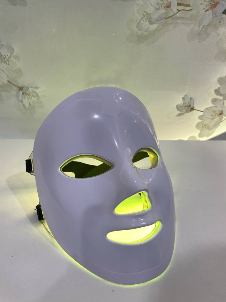 LED маска для фотобиомодуляции лица (фото)